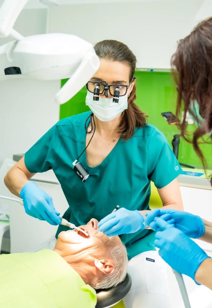 Kdy je zubní implantát vhodným řešením